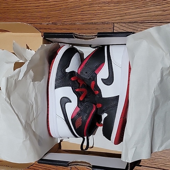 Jordan 1 Mid Alt - Picture 1 of 9